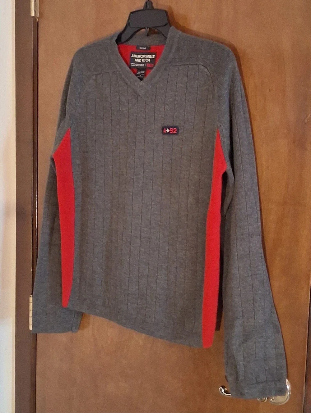 Abercrombie & Fitch Muscle Sweater Mens L Gray Red Ribbed V Neck A+92